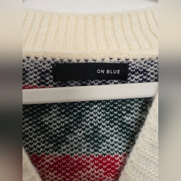 On Blue Cozy Knit Green and Red Christmas Winter Cardigan | Size L - Picture 3 of 6